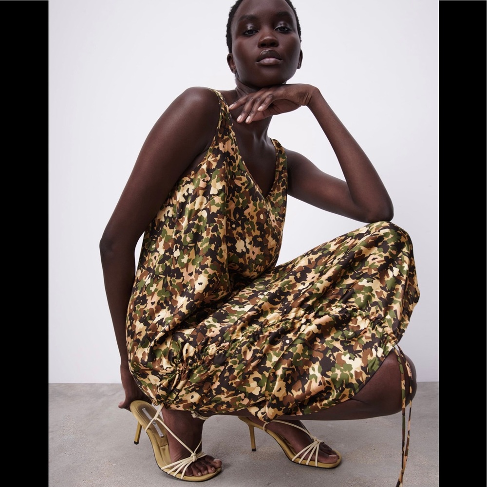 ⭐️ NEW Zara Flowy Printed Dress - Picture 3 of 8